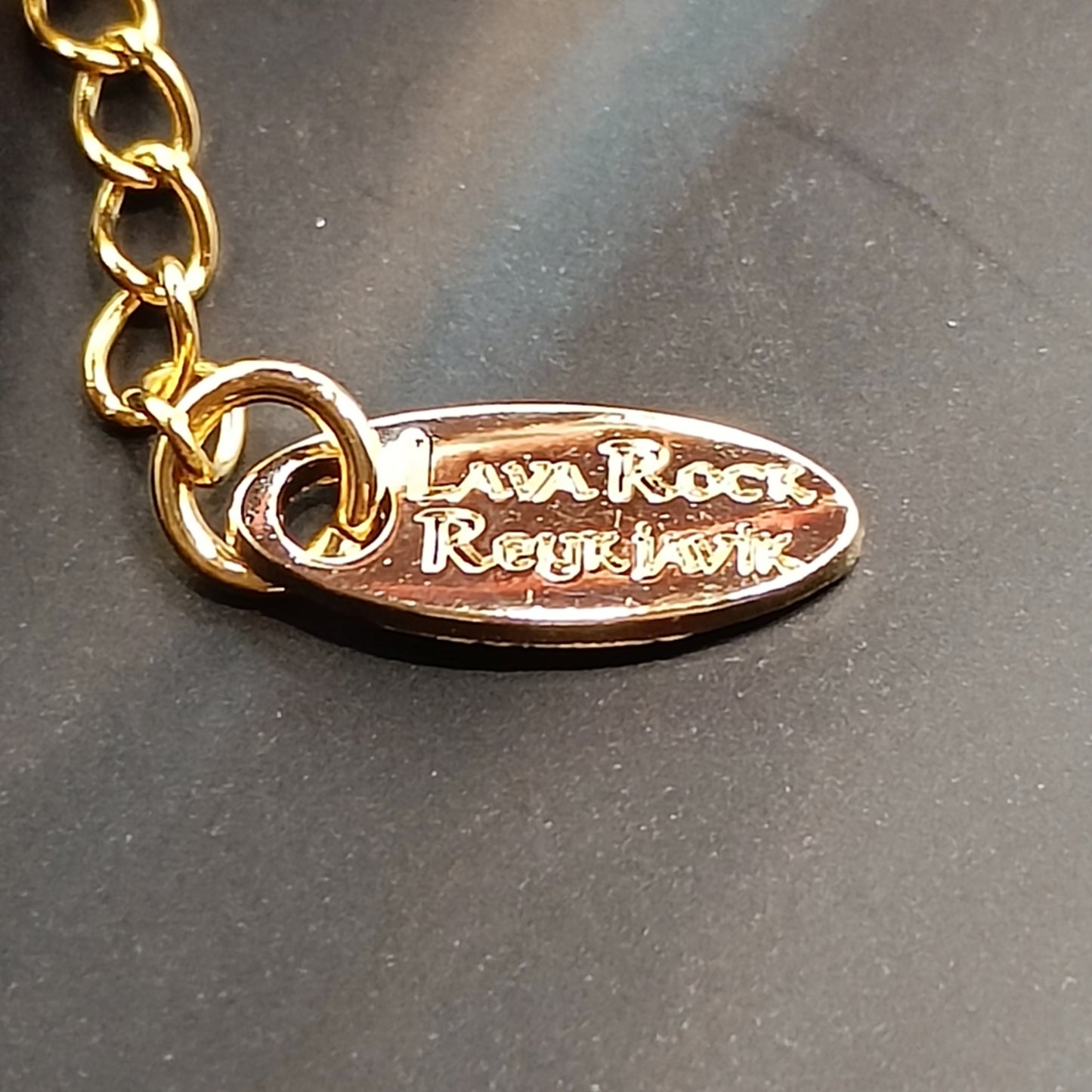 Malakít steinarmband með þunnskornum hraunsteinum